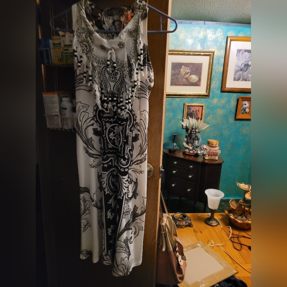 Dress - Picture 3 of 16